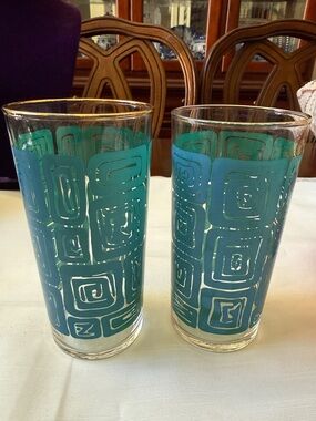 set of 2 vintage mid century rare Federal glass tumblers geometric pattern